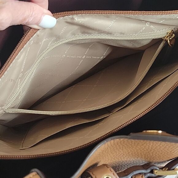 MICHAEL KORS Large Pebble Grained Tote Bag - Picture 10 of 16